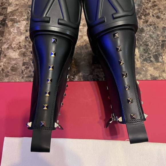 ❌SOLD❌ Valentino Garavani Rockstud VLOGO 85 Leather Platform Boots Size 39 - Picture 10 of 14
